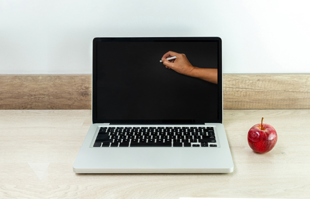 Усред предавања из хемије пустили - порнић! Скандал током наставе на даљину